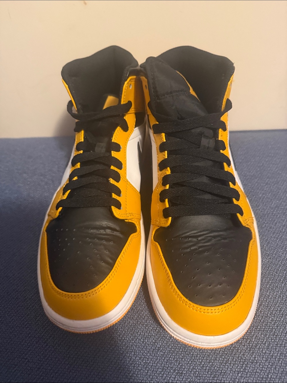 Air Jordan 1 Retro Men's Mid-Top Sneakers in Yellow and Black
